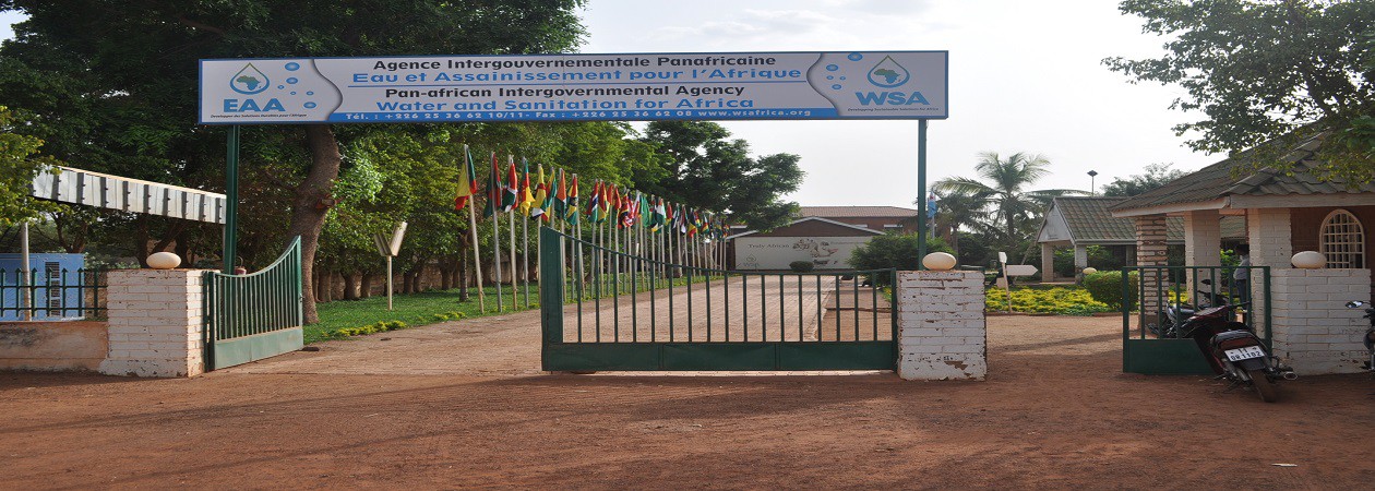 Institut de l'eau pour l'Afrique - Pompe à main inaugurée à Adyaka